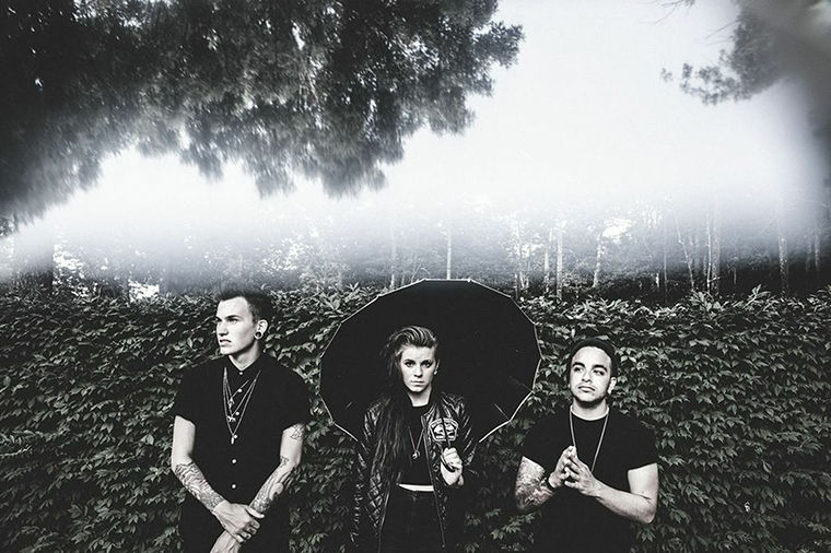 PVRIS+gained+attention+last+summer+with+its+transformed+electronic-based+alternative+sound.+Its+debut+album%2C+White+Noise+debuted+on+Nov.+4%2C+2014+via+Rise+Records.