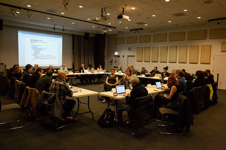A meeting of the Faculty Senate held at Stage Two, 618 Michigan Ave., Oct. 12 centered around faculty dissatisfaction with compensation and finances at the college.