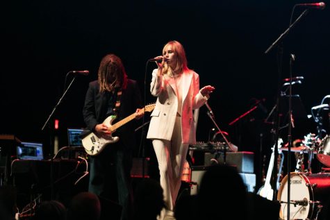 Suki Waterhouse takes the stage before Father John Misty on Sept. 29 at the Chicago Theatre.