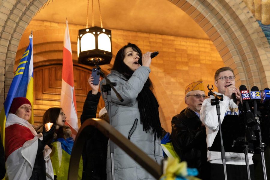Ukrainian singer-songwriter, Ohla Tsvyntarna performed her original song, “I Used to Dream About My Future” to the crowd gathered outside of Saints Volodymyr and Olha Ukrainian Catholic Church, located at 739 N. Oakley Blvd. on Feb. 24. Tsvyntarna is a Ukrainian refugee and wrote the song soon after the escalation of the Russian war against Ukraine.
