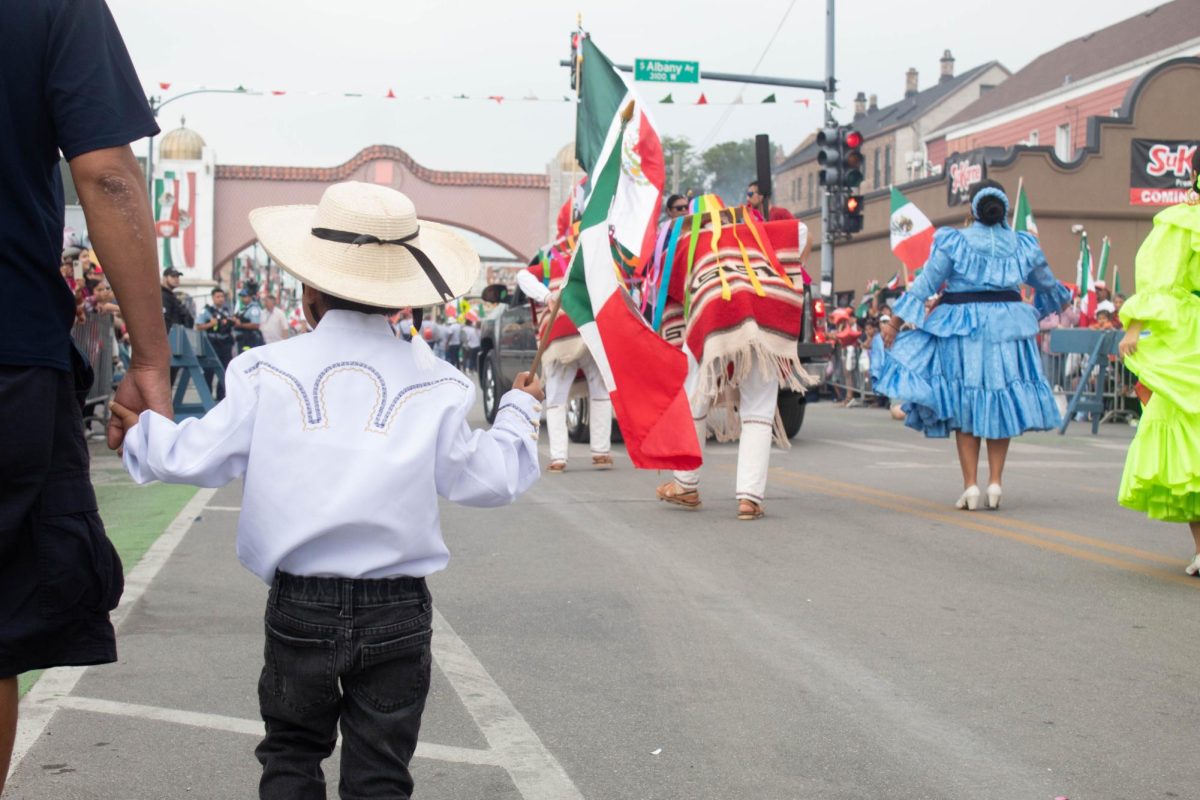 El 16 de septiembre, el desfile del Día de la Independencia de México se llevó a cabo en el vecindario de La Villita de Chicago, Illinois. Muchos asistentes mostraron su apoyo ondeando la bandera mexicana.