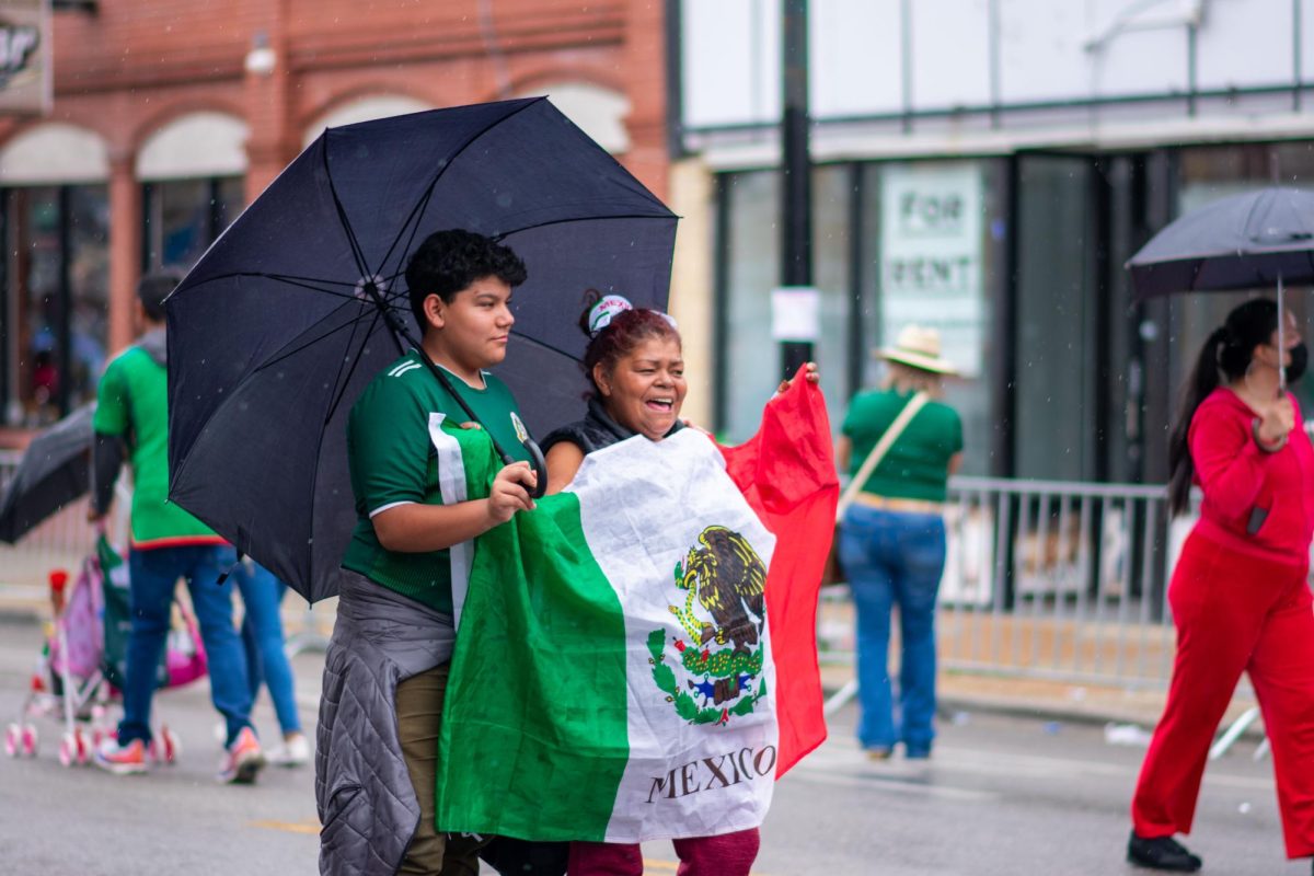 El 16 de septiembre, el desfile del Día de la Independencia de México se llevó a cabo en el vecindario de La Villita de Chicago, Illinois. Muchos asistentes mostraron su apoyo ondeando la bandera mexicana.