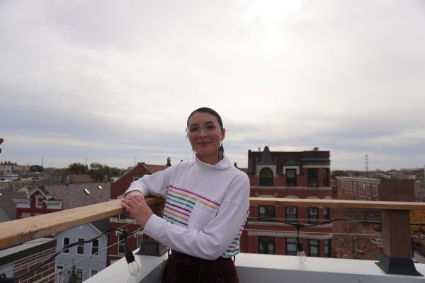 Sabrina Lombardo posando en la terraza de su departamento el viernes, 3 de noviembre del 2023.