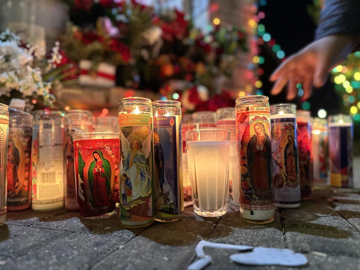 Velas con imágenes de la Virgen de Guadalupe afuera de la iglesia Inmaculada Concepcion el 13 de diciembre. 