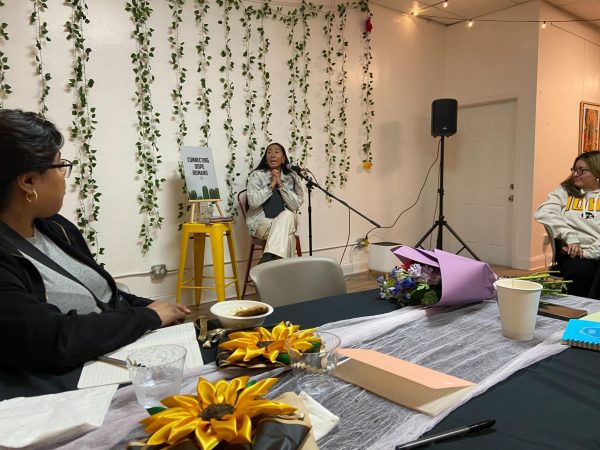 Iraís Elizarraz, co-founder and CEO of Sin Título, started the Journaling with Poems event by reciting Yesika Salgados poem It Never Snows in Southern California at 18th Street Casa de Cultura on April 12, 2024.