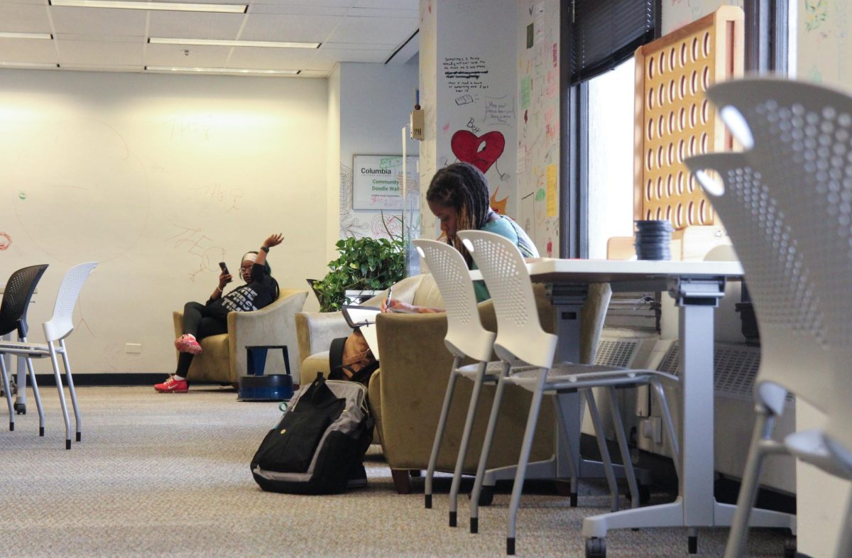 Students sit in the lounge area on the 5th floor of the library in the 624 building on Sept. 10, 2024. 