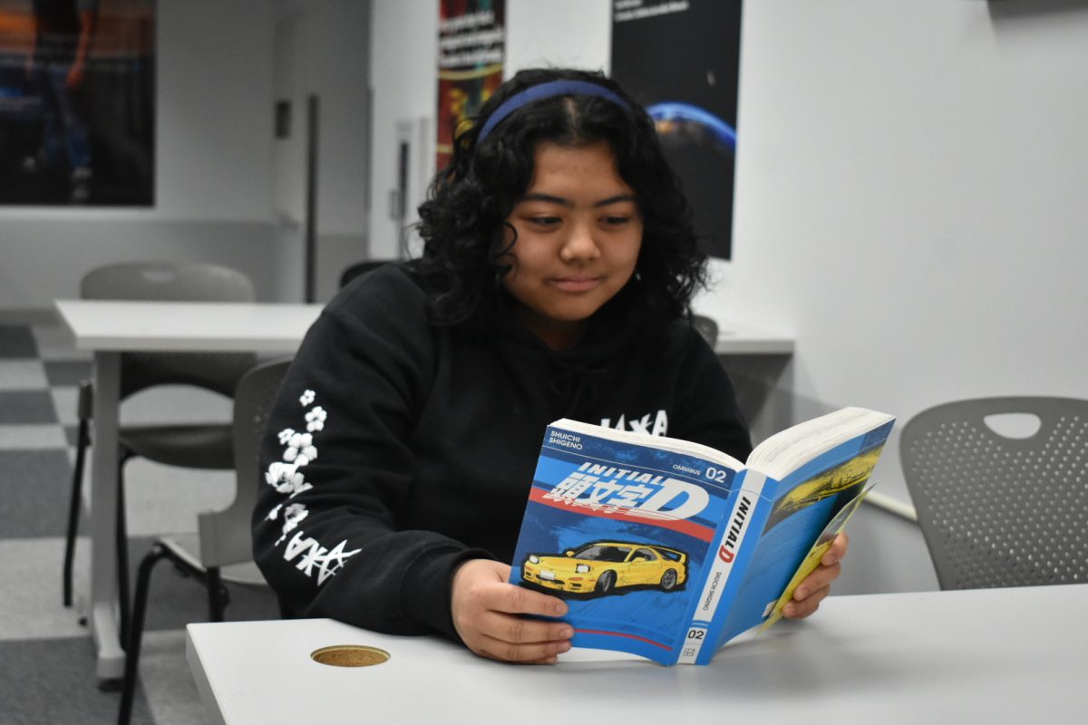 Alexis De Ocampo, a junior communications major, reads a book at the 33 E. Ida B. Wells building on Monday, Oct. 28, 2024. 