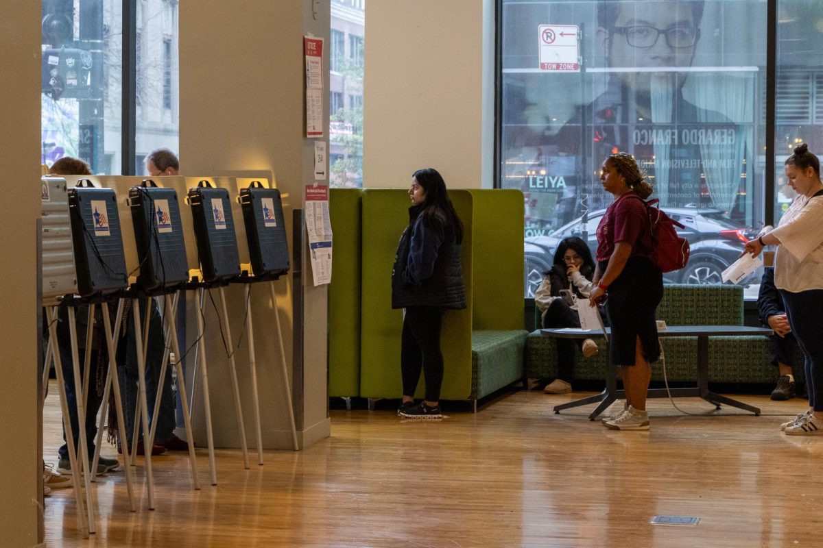 Chicago residents in line to vote at the 1104 S. Wabash voting location on Nov. 5, 2024.