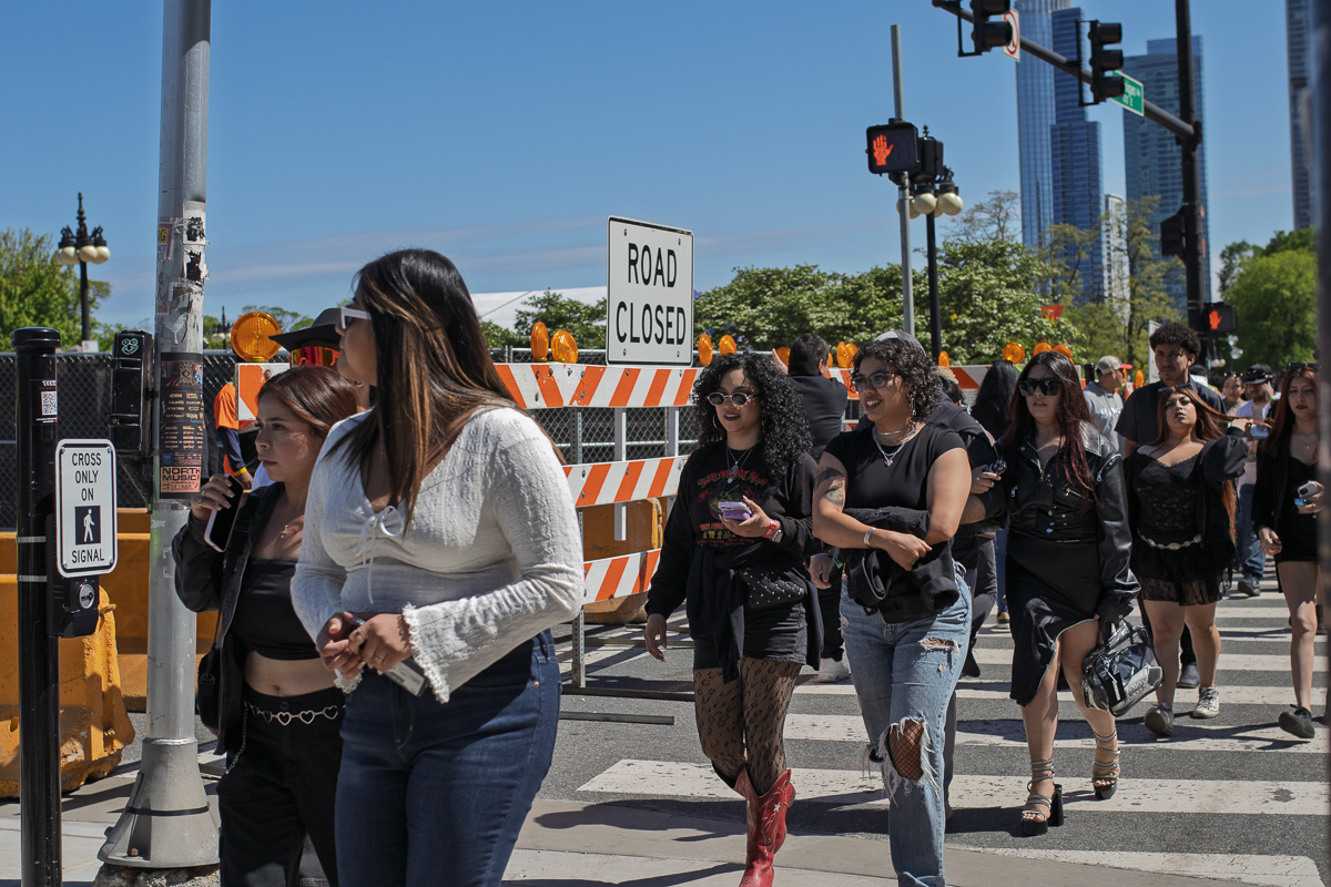 Sueños Music Festival attendees heading for the general admission entrance on Sunday, May 25, 2025.