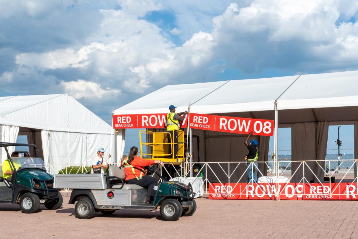 Workers set up tents and signage around Buckingham Fountain on Monday, Oct. 6, 2025, for the Bank of America Chicago Marathon.