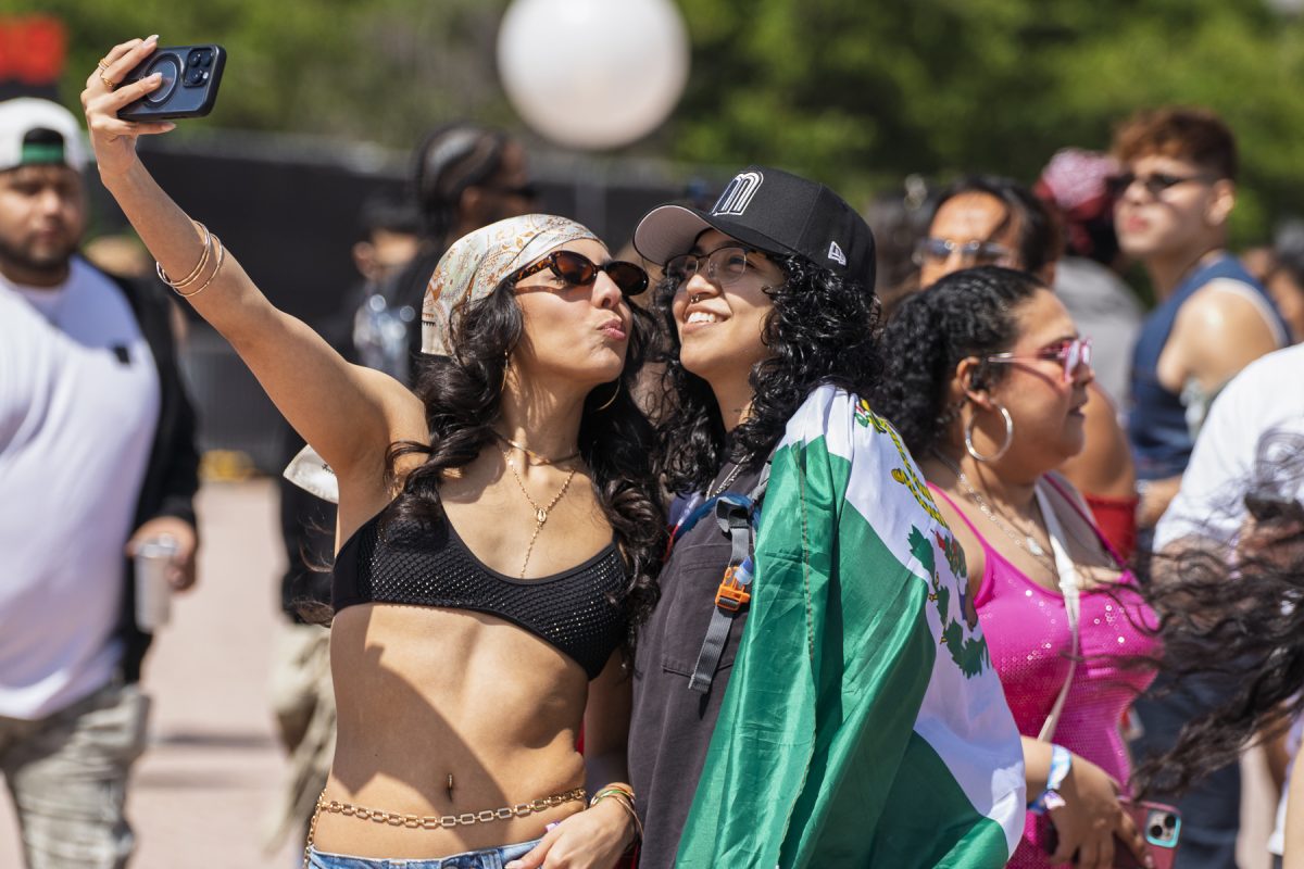 Los asistentes del festival de música Sueños se toman una foto el sábado 23 de mayo de 2026.