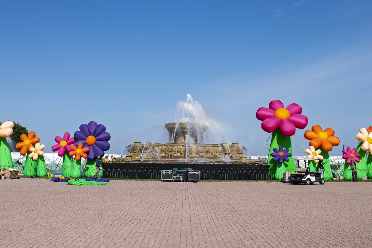 Flores decorativas comienzan a exhibirse en la Fuente de Buckingham para el Festival de Música Sueños 2026 el jueves 21 de mayo de 2026.