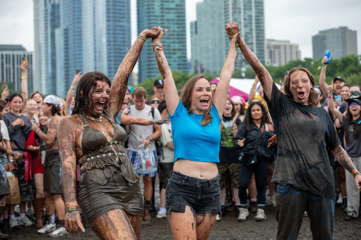 Metro_LesbianMudFight-2